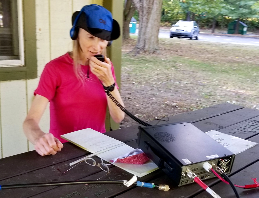 Leandra giving VHF a run on 2m & HF on 20m, but only made 9 contacts so Rob let her use the vertical--a pile-up on 40m!